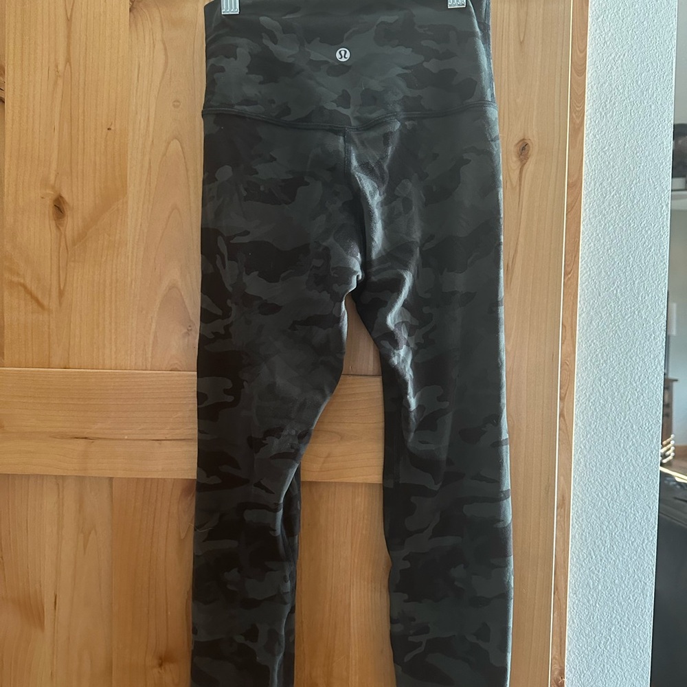 Lululemon size 4 Align cropped camo leggings